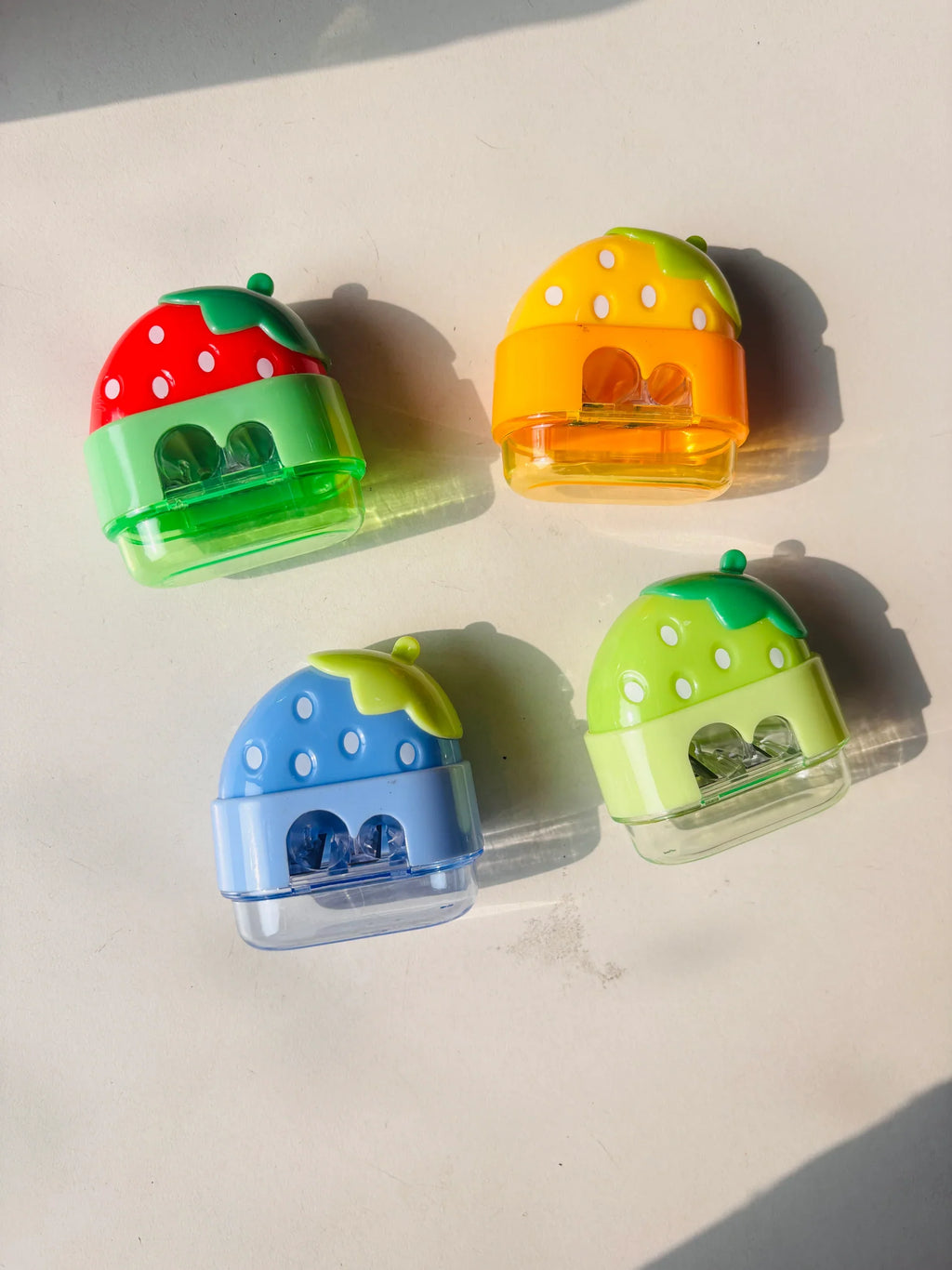 Random Transparent Color Bubble Strawberry Shaped Pencil Sharpener, Cute Transparent Colorful Fruit Shaped Student Office Pencil Sharpener - 58103