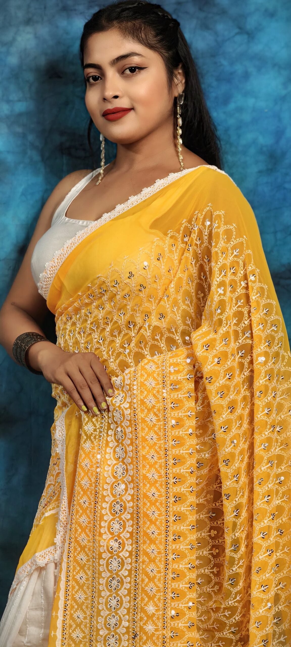 Radiant Two-Tone Handcrafted Hakoba Saree in Bright Yellow & White – Embroidered with Silver Accents