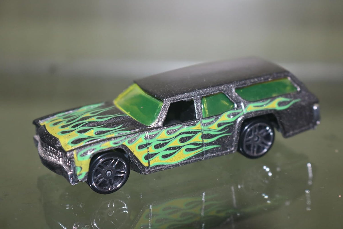 Die-Cast Pickup Metal Truck Toy Car {Random Caracter} - 10876