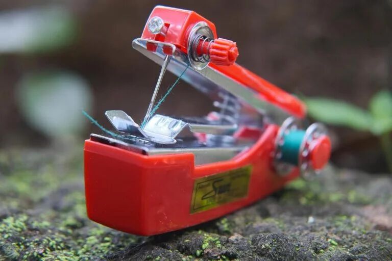 Portable Mini Manual Stapler Style Hand Sewing Machine